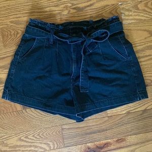 American Eagle, black shorts